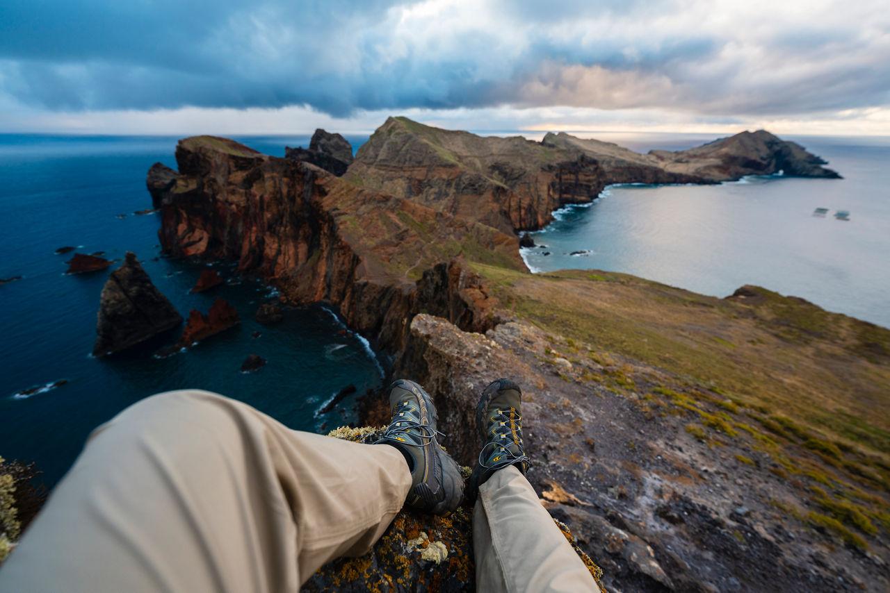 Wandern Madeira Ausblick auf Felsen und Meer