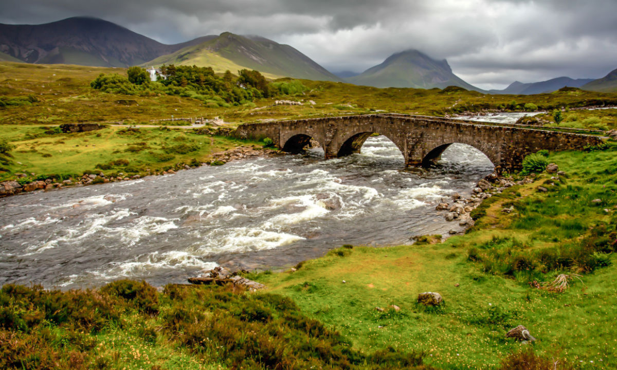 Rennvelofahrer Edinburgh Bridge of Weir Fluss