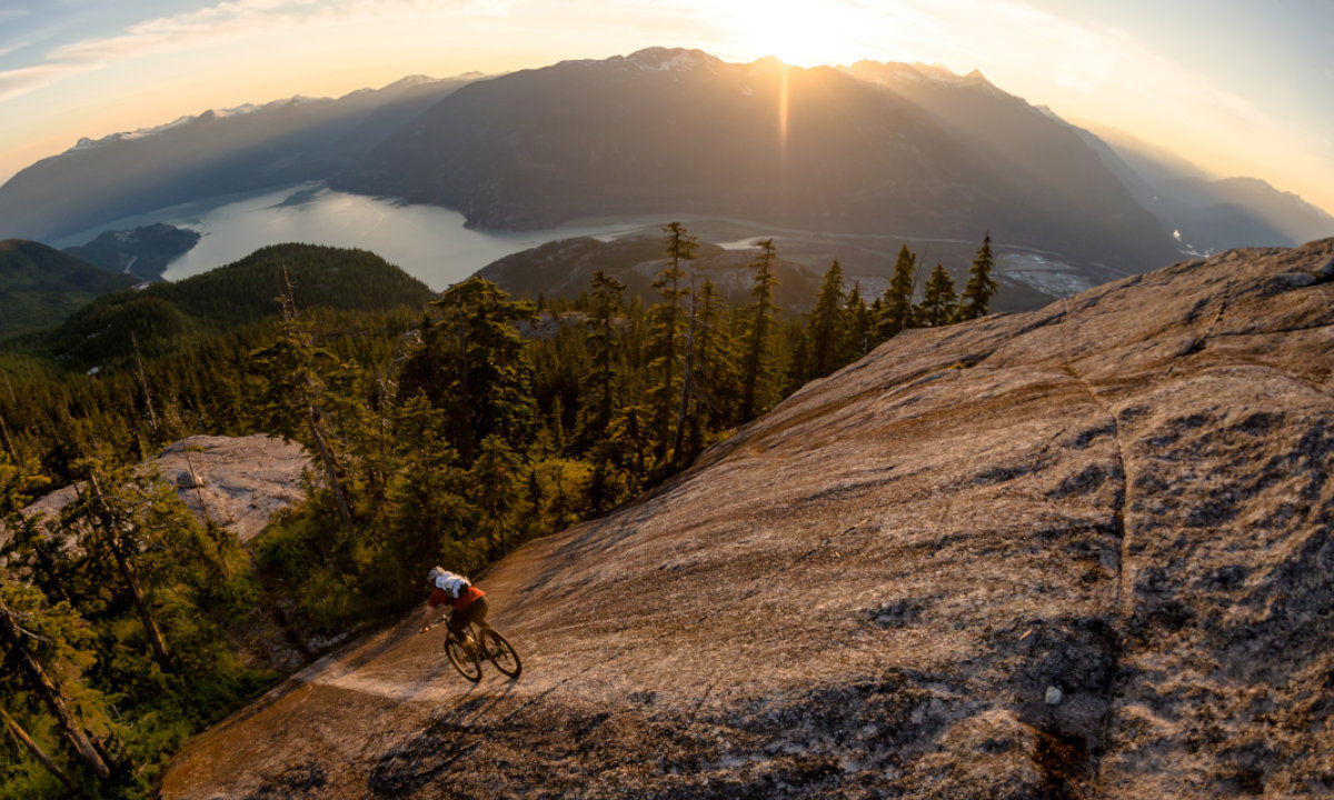 Rennvelofahrer Vancouver Squamish Downhill 