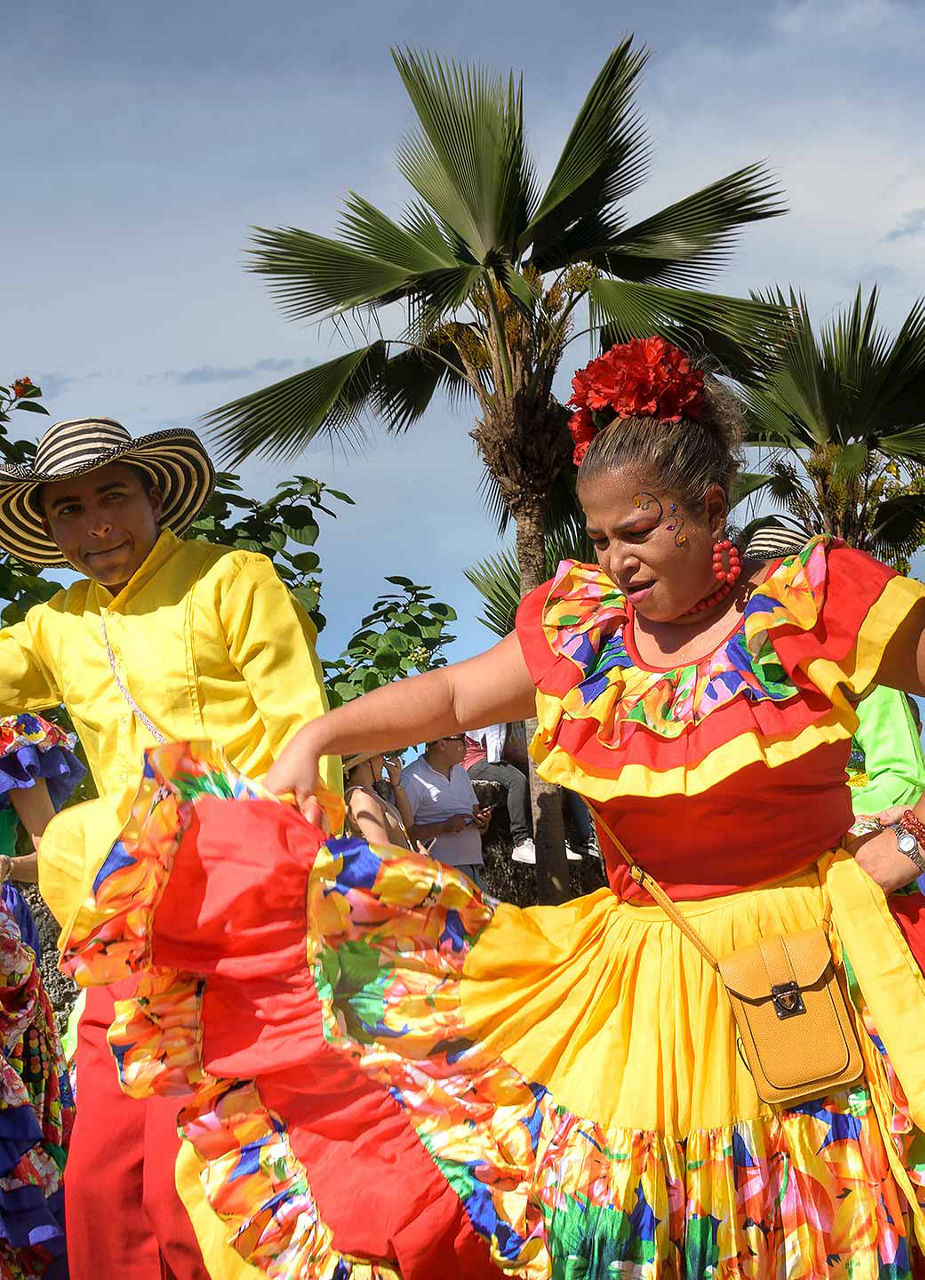 People dancing