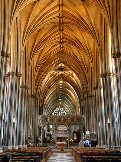 Nef centrale de la cathédrale de Bristol