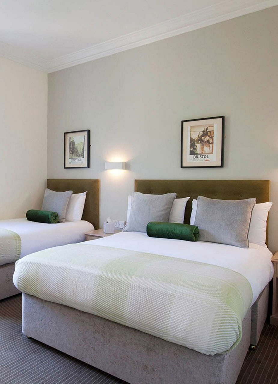Dreibettzimmer Victoria Square Hotel​