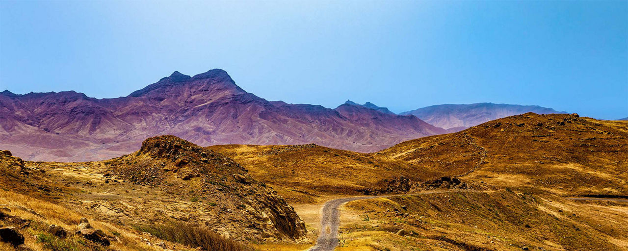 paysage de montagne dénudé