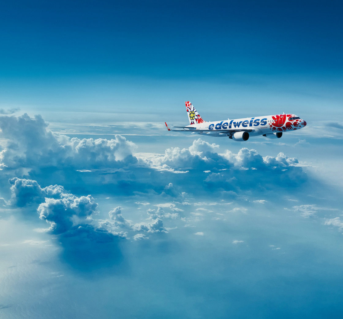 Avion Edelweiss avec aide à la peinture des avions de l'alliance