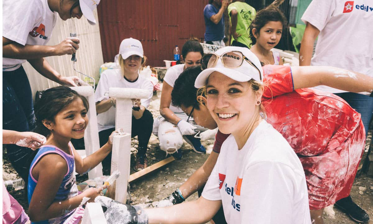 People building a house in Costa Rica