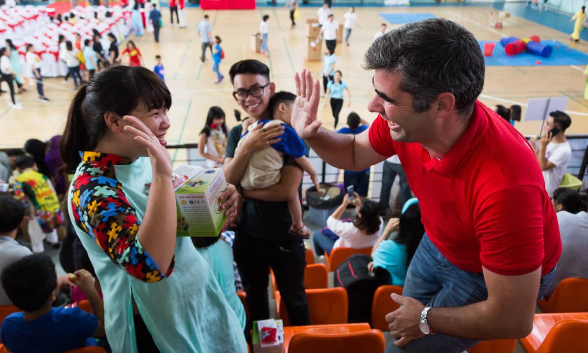 Mann und Frau in Turnhalle in Vietnam