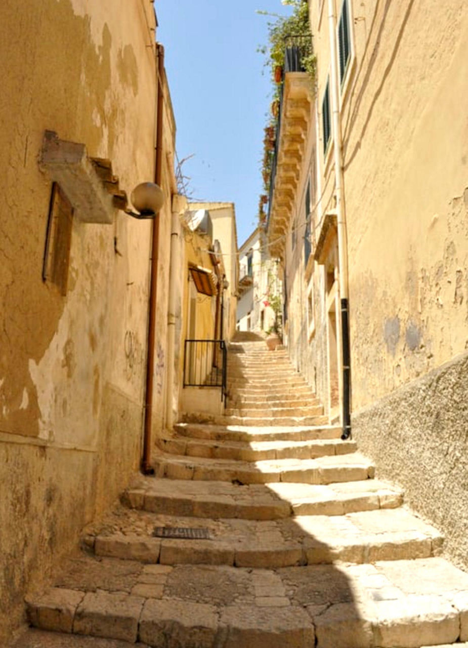 Alley in the Old Town of Syracuse 