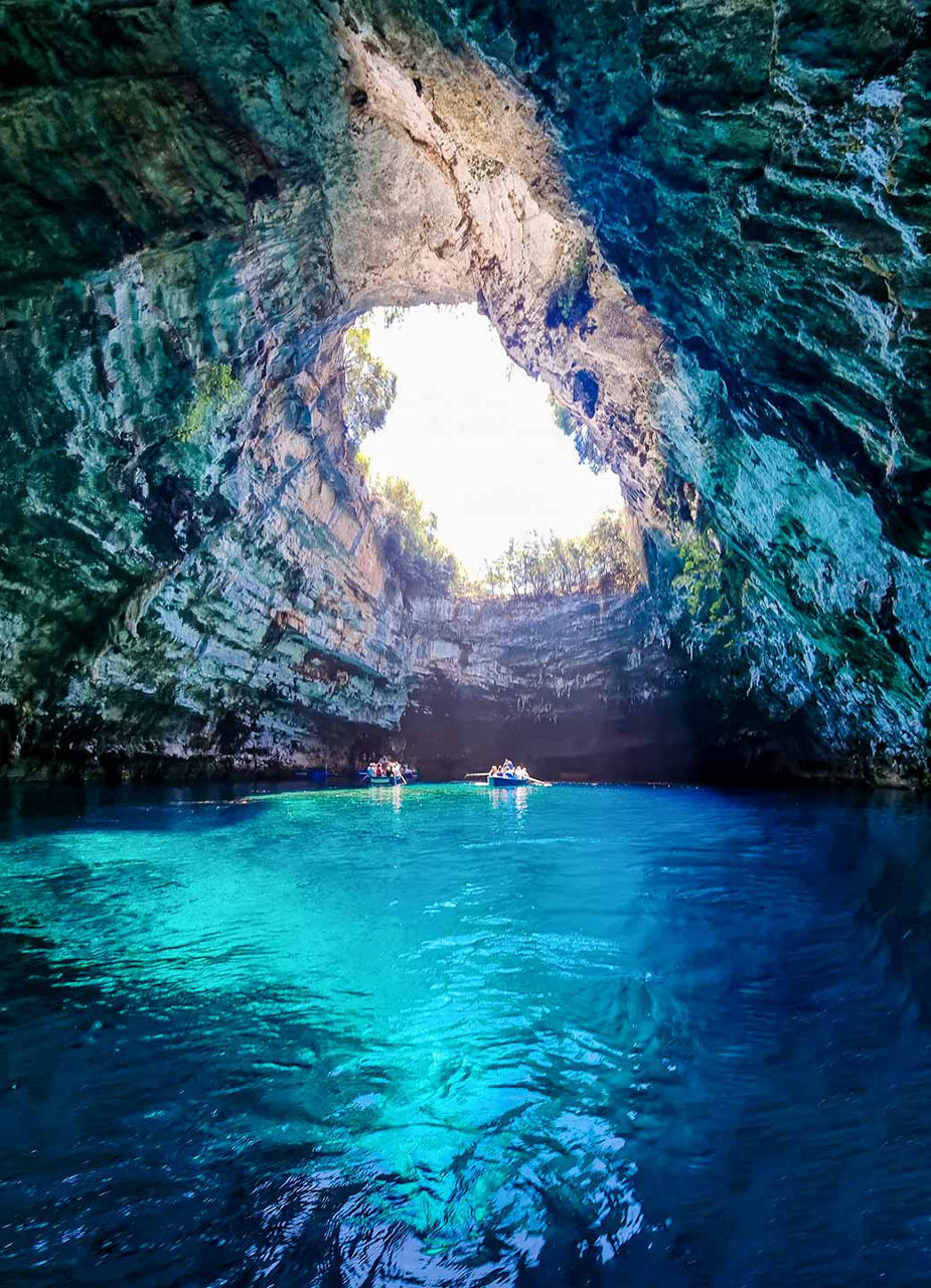 Boote auf dem Melissani-Höhlensee