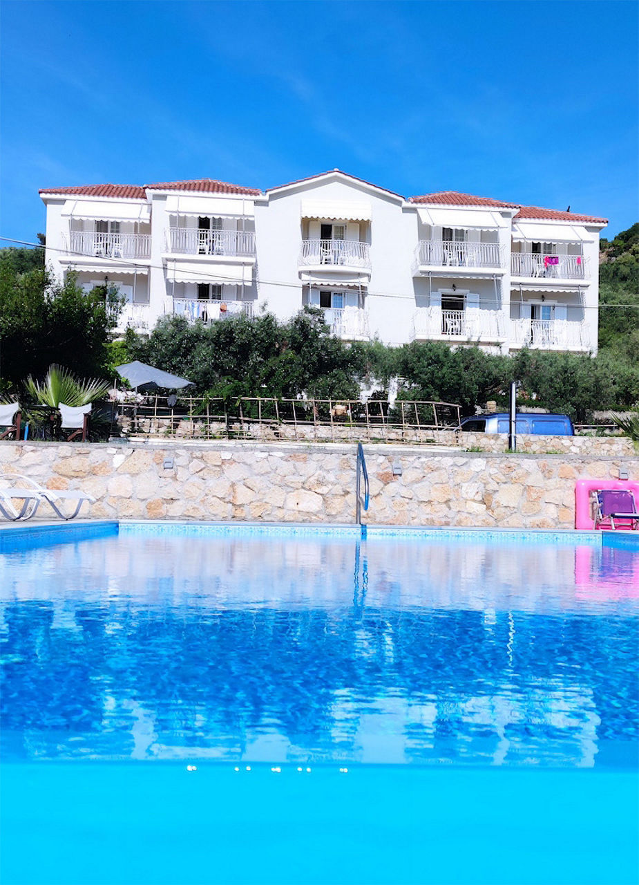 Aussenbereich mit Pool 