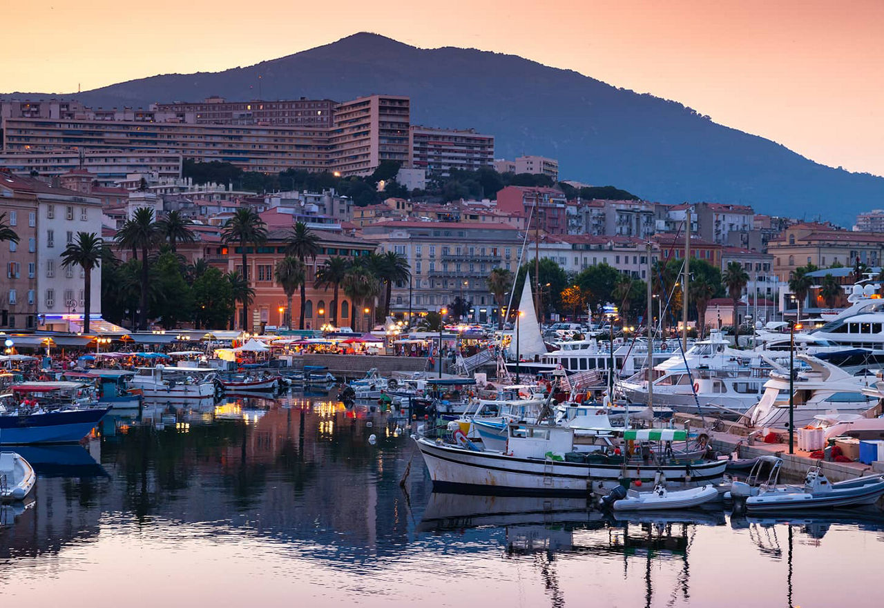 Coucher de soleil à la marina d’Ajaccio, Corse