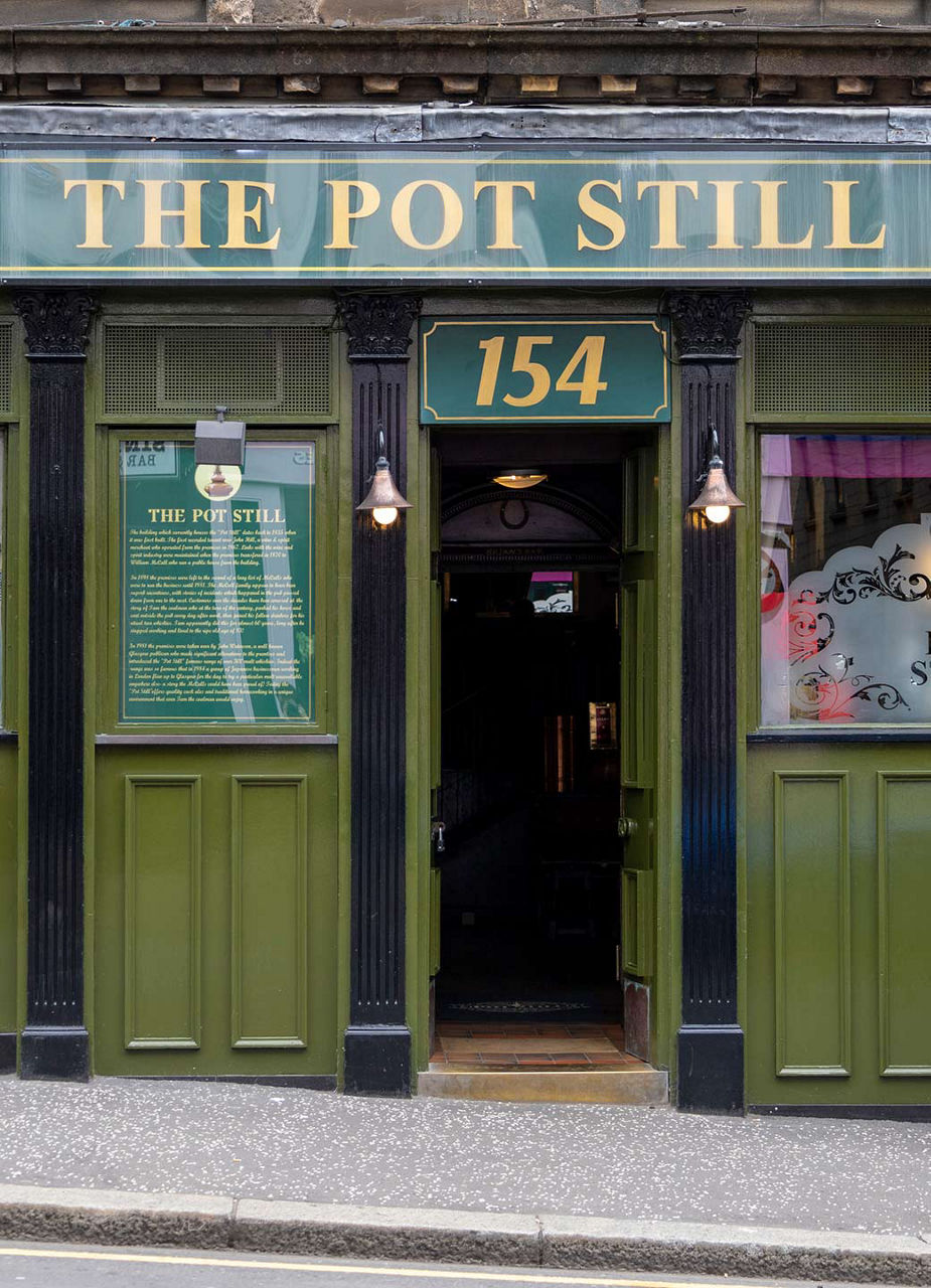 Eingang des Pot Still Pubs