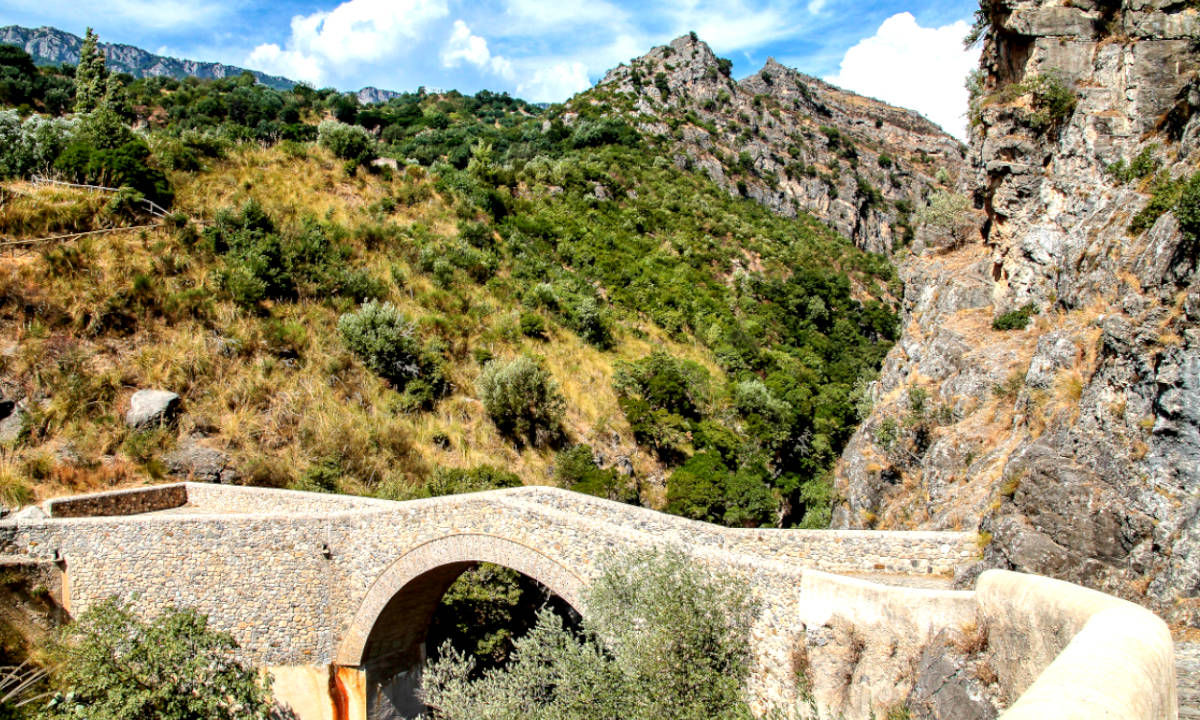 Wandern Lamezia Raganello-Schlucht alte Brücke