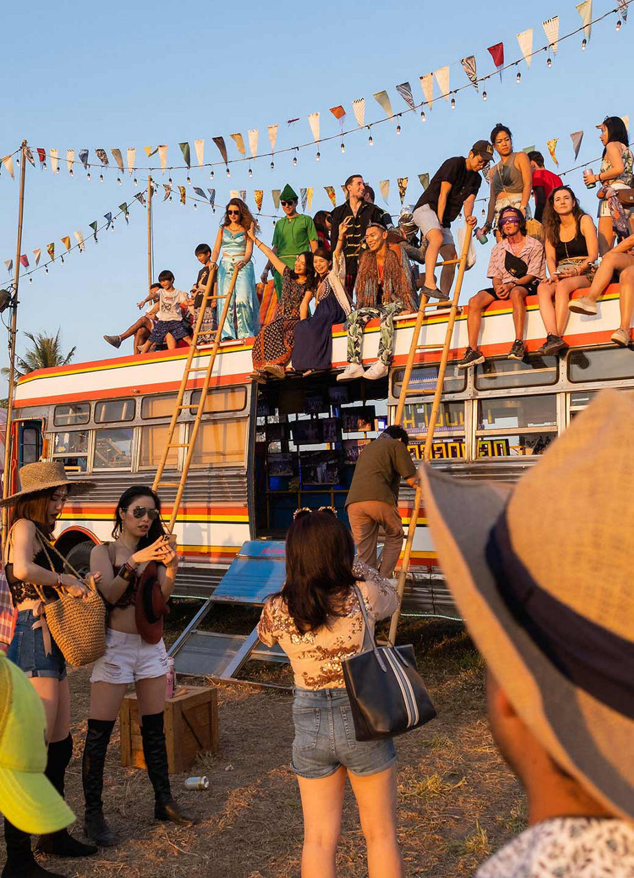 Des fêtards au Wonderfruit Festival 