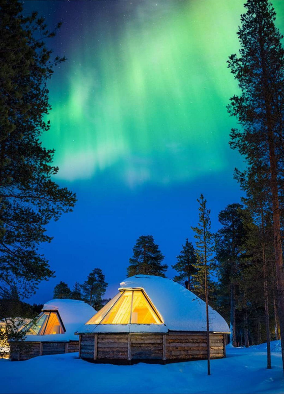 Hut under the Aurora Borealis