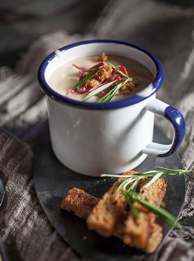 Rentiersuppe mit Brot