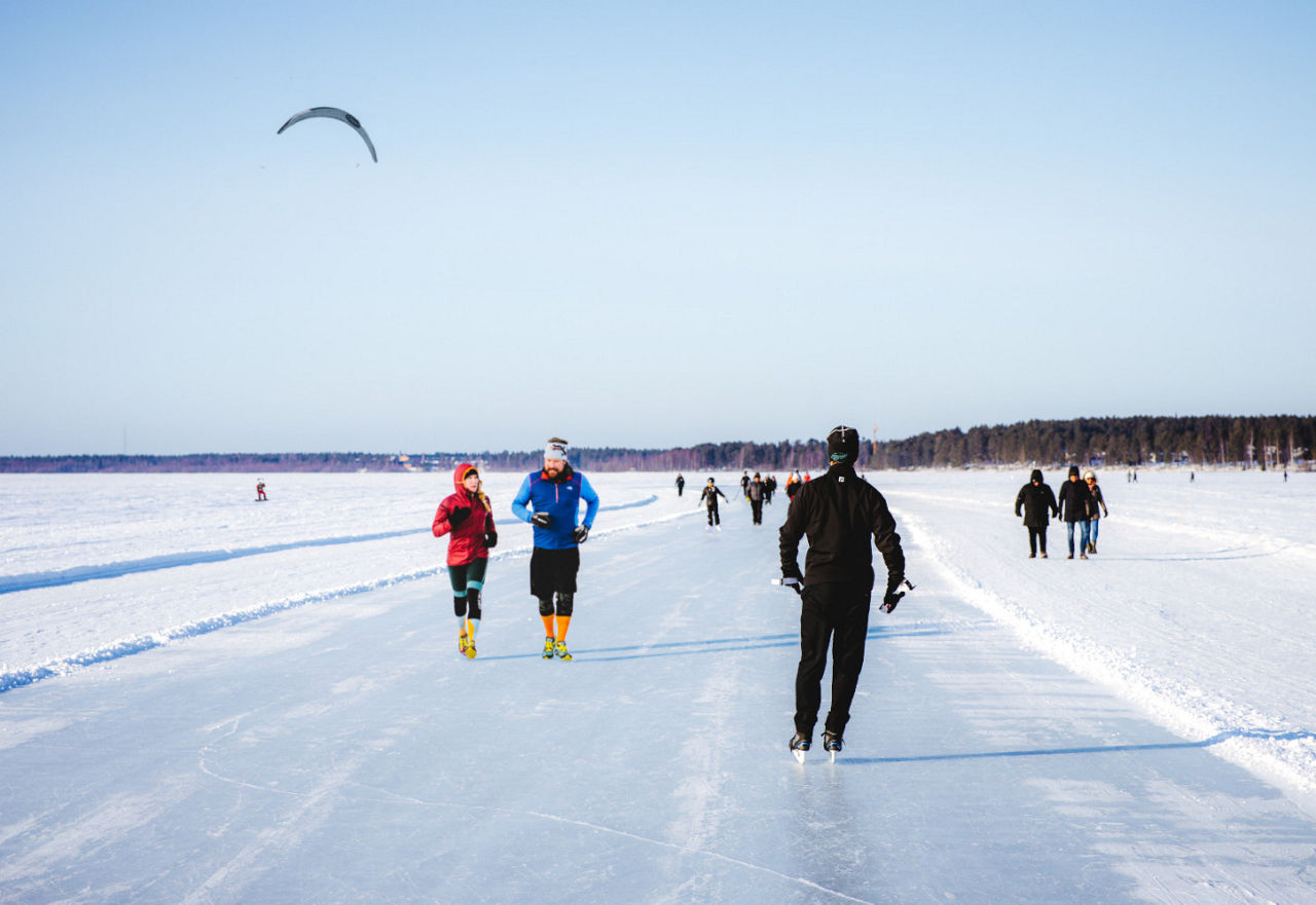 Schlittschuhlaufen auf der Luleå Isbanan
