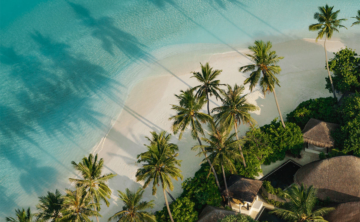 Strand und Meer aus der Vogelperspektive