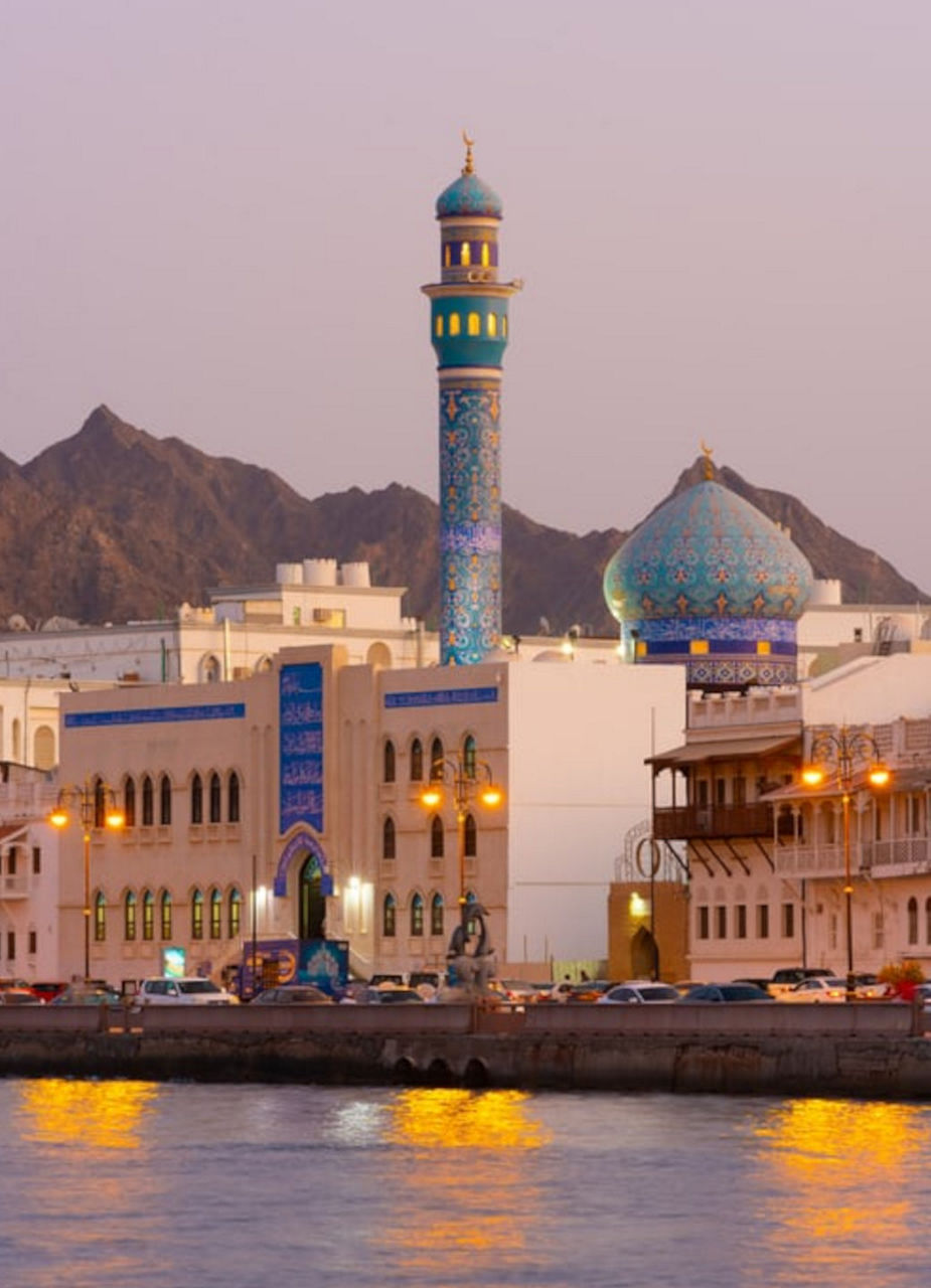 https://www.flyedelweiss.com/SiteCollectionImages/Destinations/Muscat/Tips/roundtrip-corniche-big.jpg