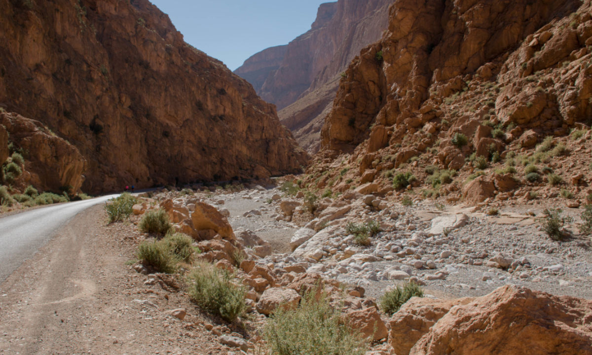 Rennvelo Marrakesch Felsenlandschaft