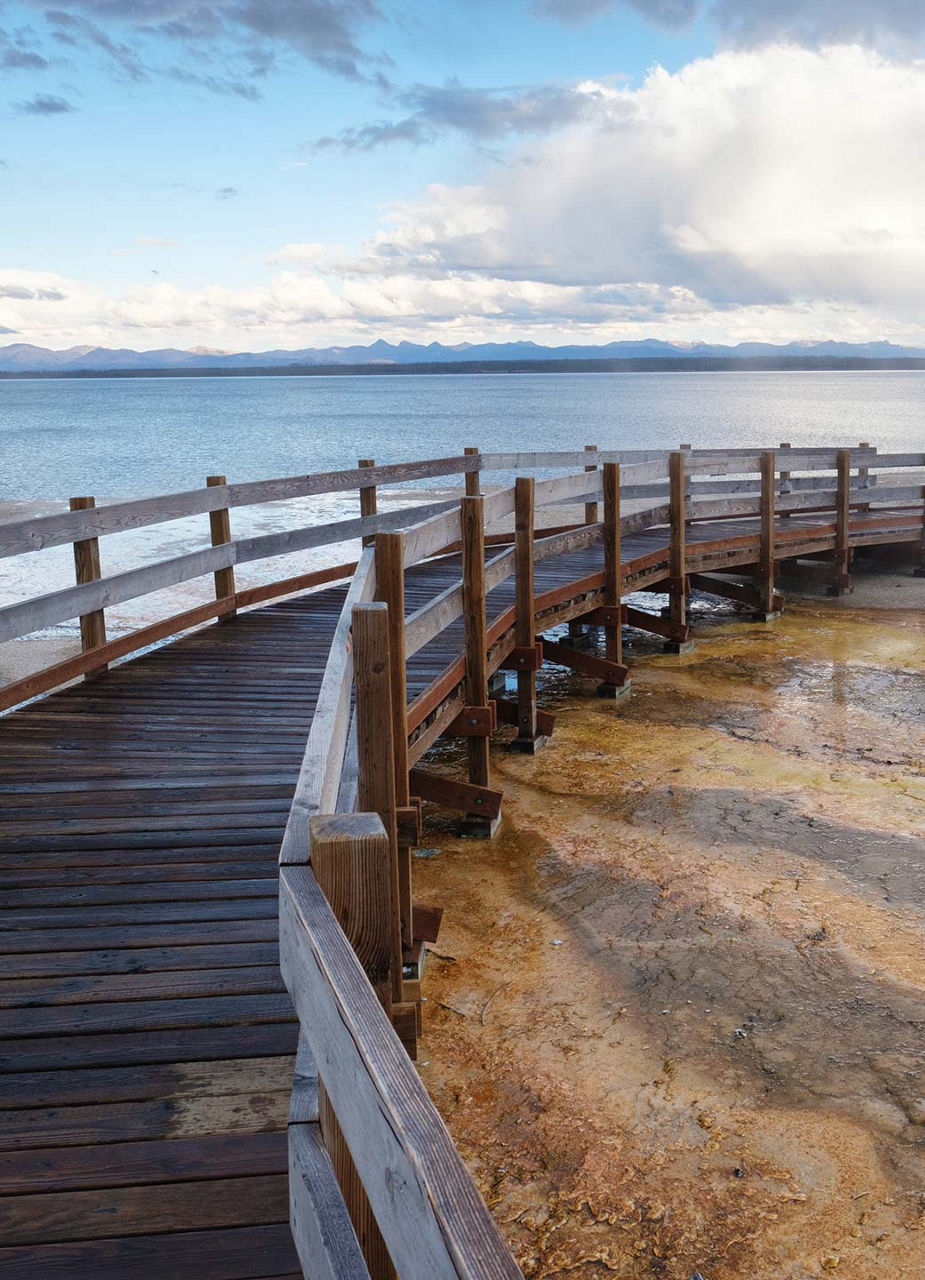 Holzsteg am West Thumb Geyser Basin​