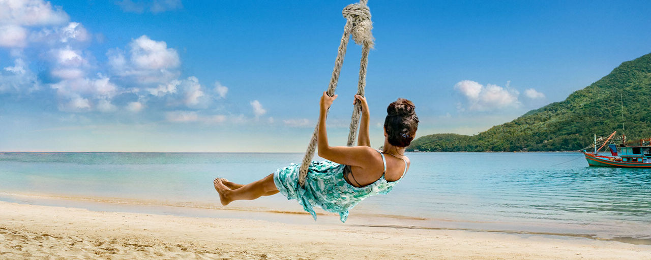 Frau in Schaukel
