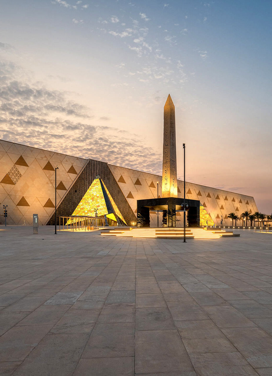 Aussenansicht des Grand Egyptian Museum in Kairo 