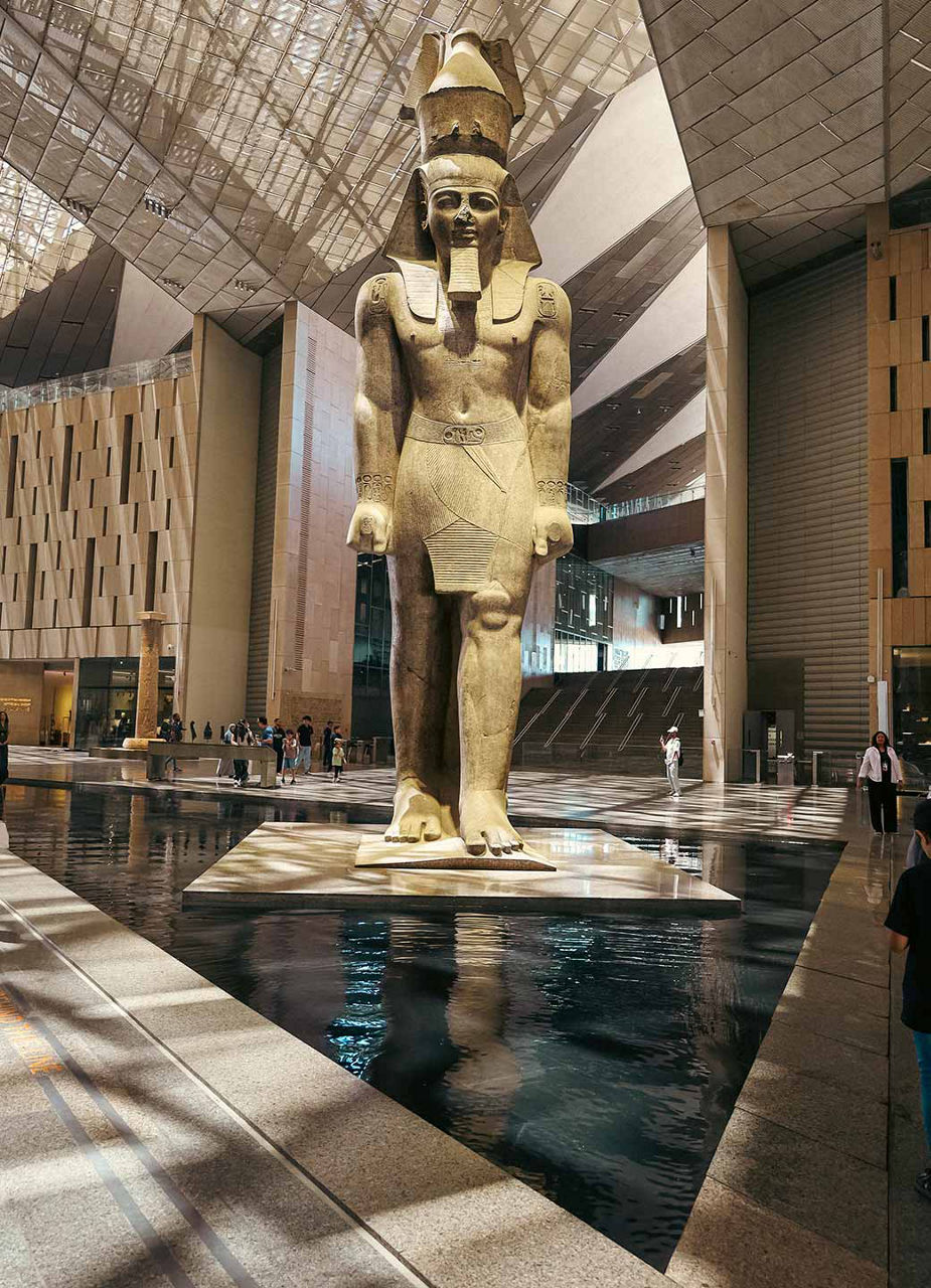 Grosse Halle und Kolossal von Ramses II 