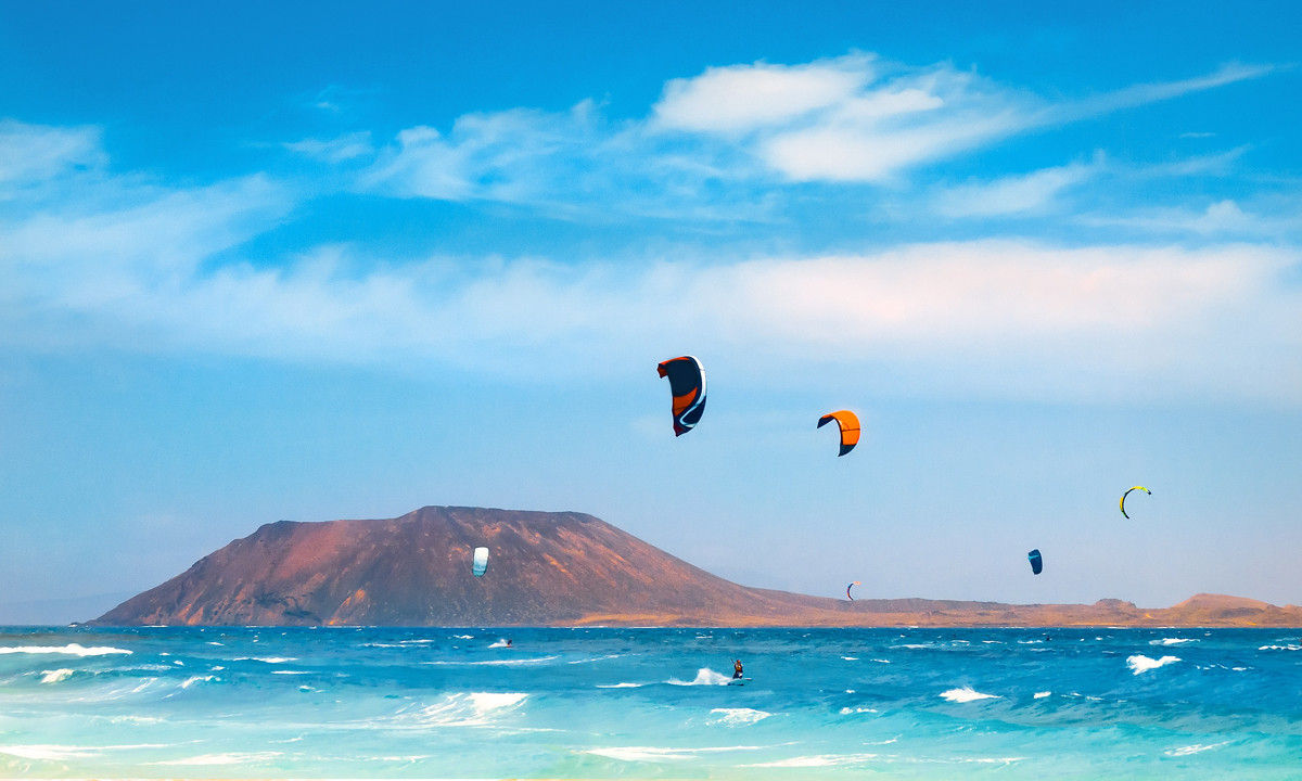 Kitesurfing