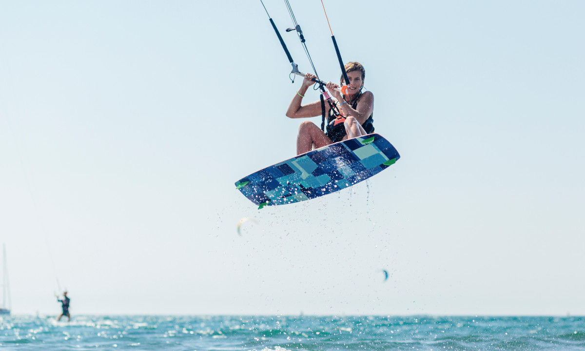  Kitesurfing