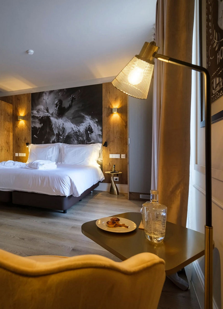 Suite de l’hôtel Azores Book