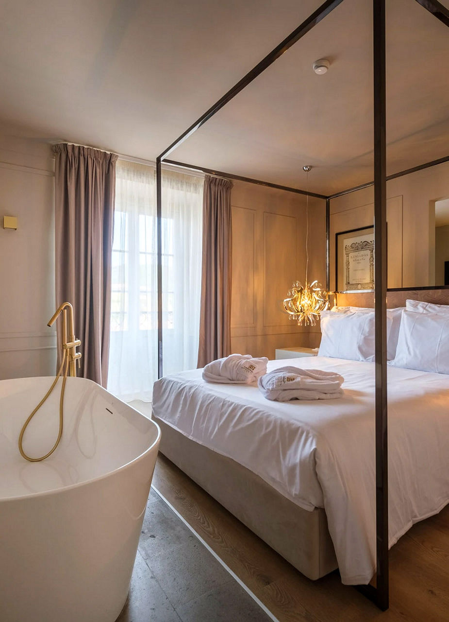 Suite de l’hôtel Azores Book