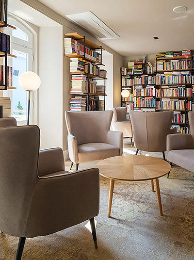 Espace lecture de l’hôtel Azores Book