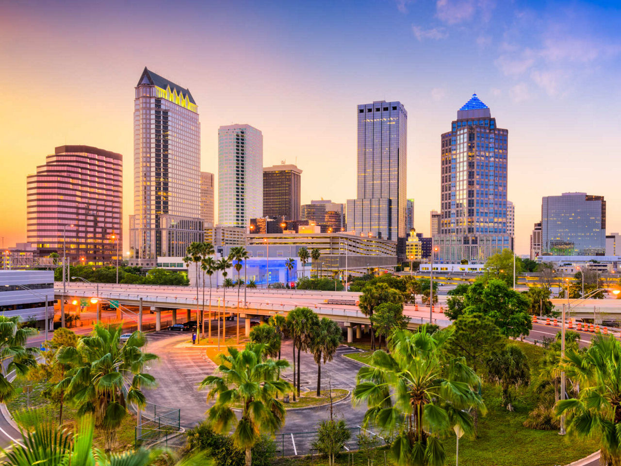 Skyline von Tampa bei Sonnenuntergang