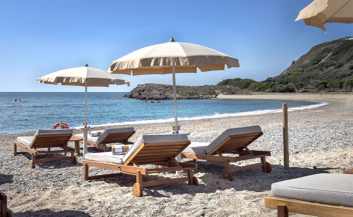 Liegestühle am Strand
