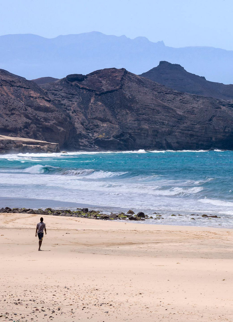 La plage près du village de Salamansa