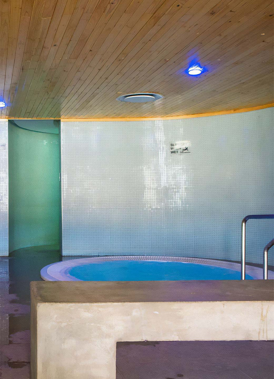 Piscine intérieure des thermes de Gross Barmen 