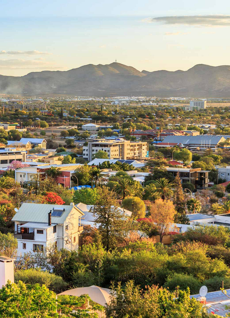 Windhoek sur fond de montagnes