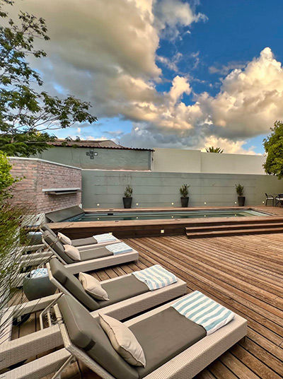 Poolbereich des Windhoek Luxury Suites