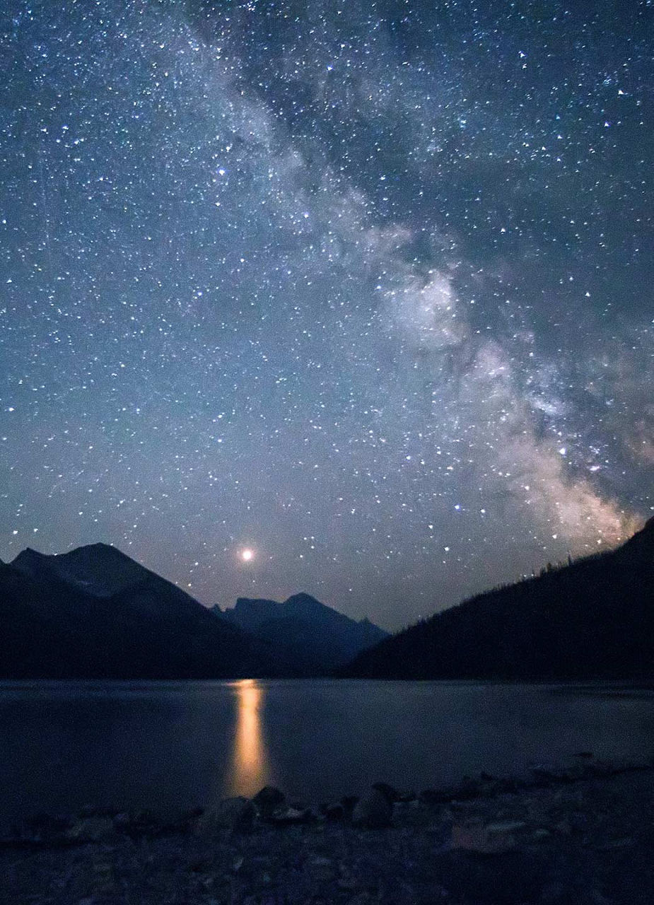 Sternenhimmel über dem Waterton Lakes National Park 