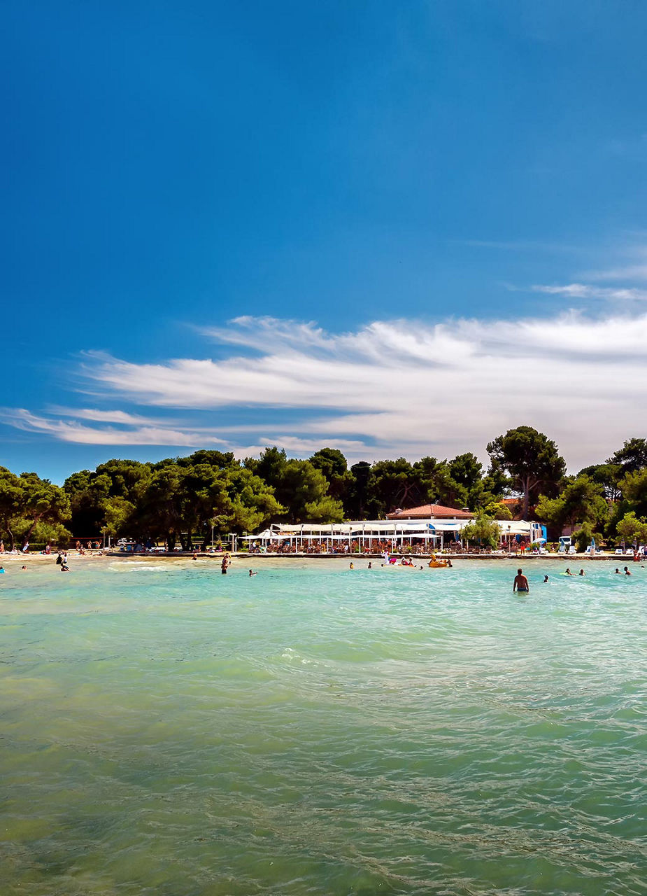Blick auf den Strand vom Wasser aus