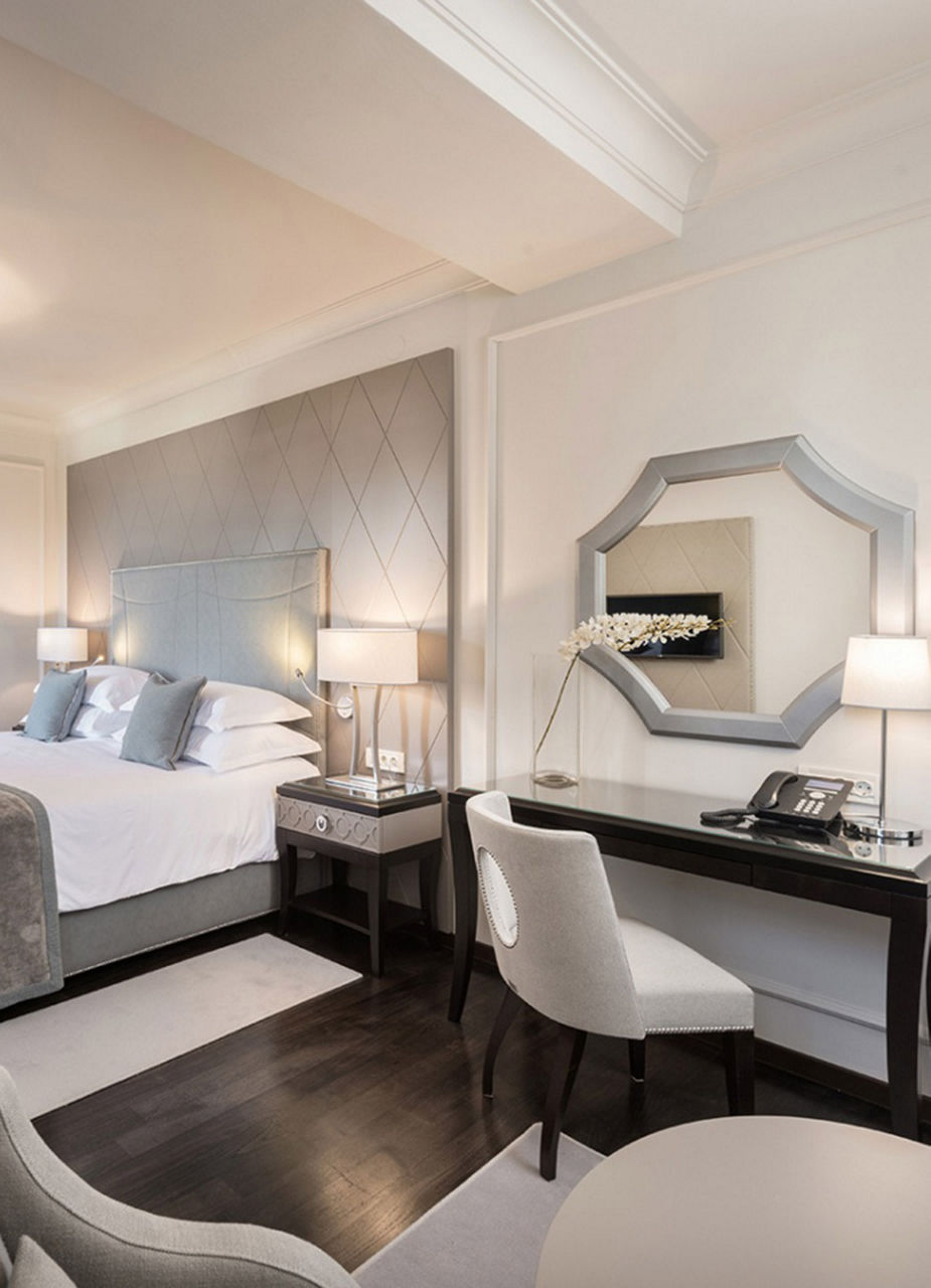 Historical design: Bastion Hotel