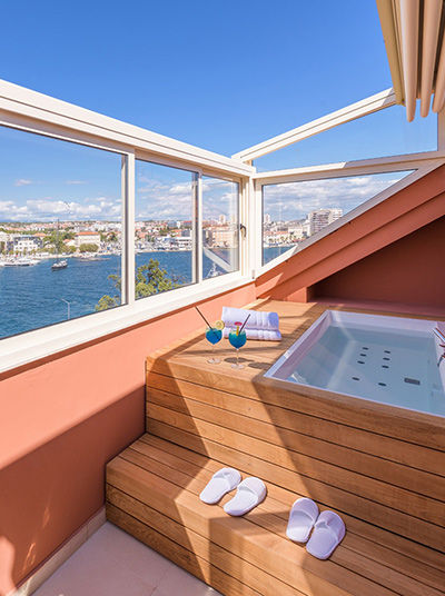 Terrace with pool, Bastion Hotel