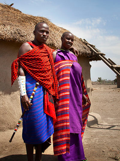 Massai in einem kleinen Dorf