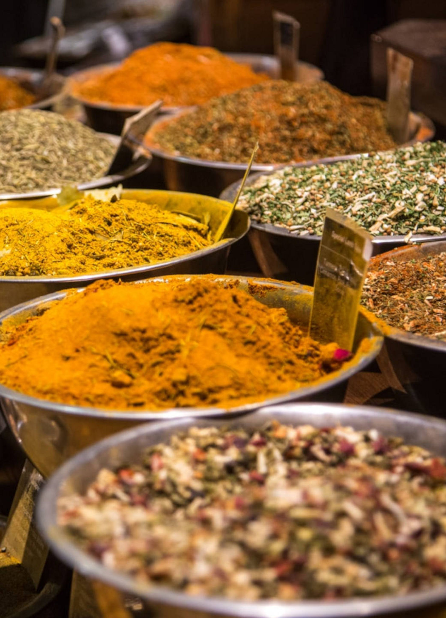 https://edelweiss.scene7.com/is/image/flyedelweiss/znz-spices-header%3Astory-560w?dpr=on%2C2.625&ts=1737536410252